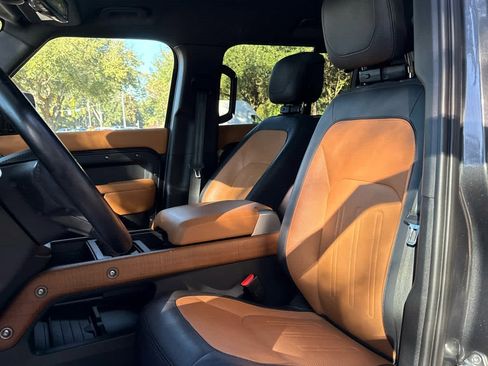 Used 2023 Land Rover Defender 130 X image 9