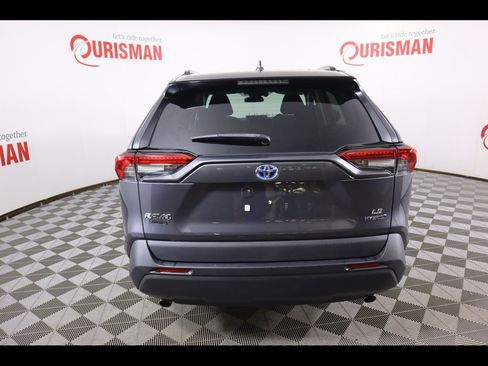 Used 2020 Toyota RAV4 LE image 8