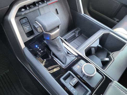 Used 2026 Toyota Tundra Limited AWD/4WD image 18