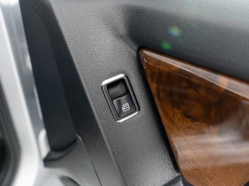 Used 2011 Mercedes-Benz GLK 350 4MATIC image 9