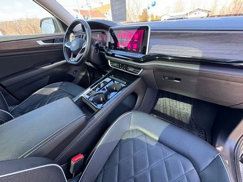 Used 2024 Volkswagen Atlas SEL Premium R-Line image 30