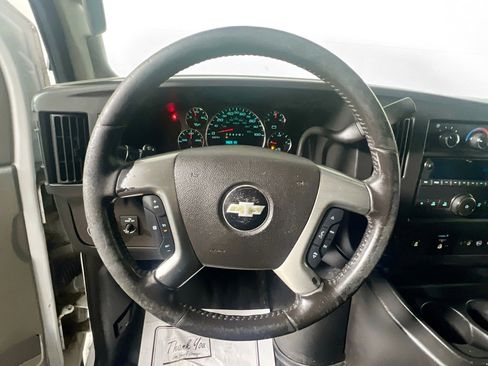 Used 2017 Chevrolet Express 3500 Work Van image 16