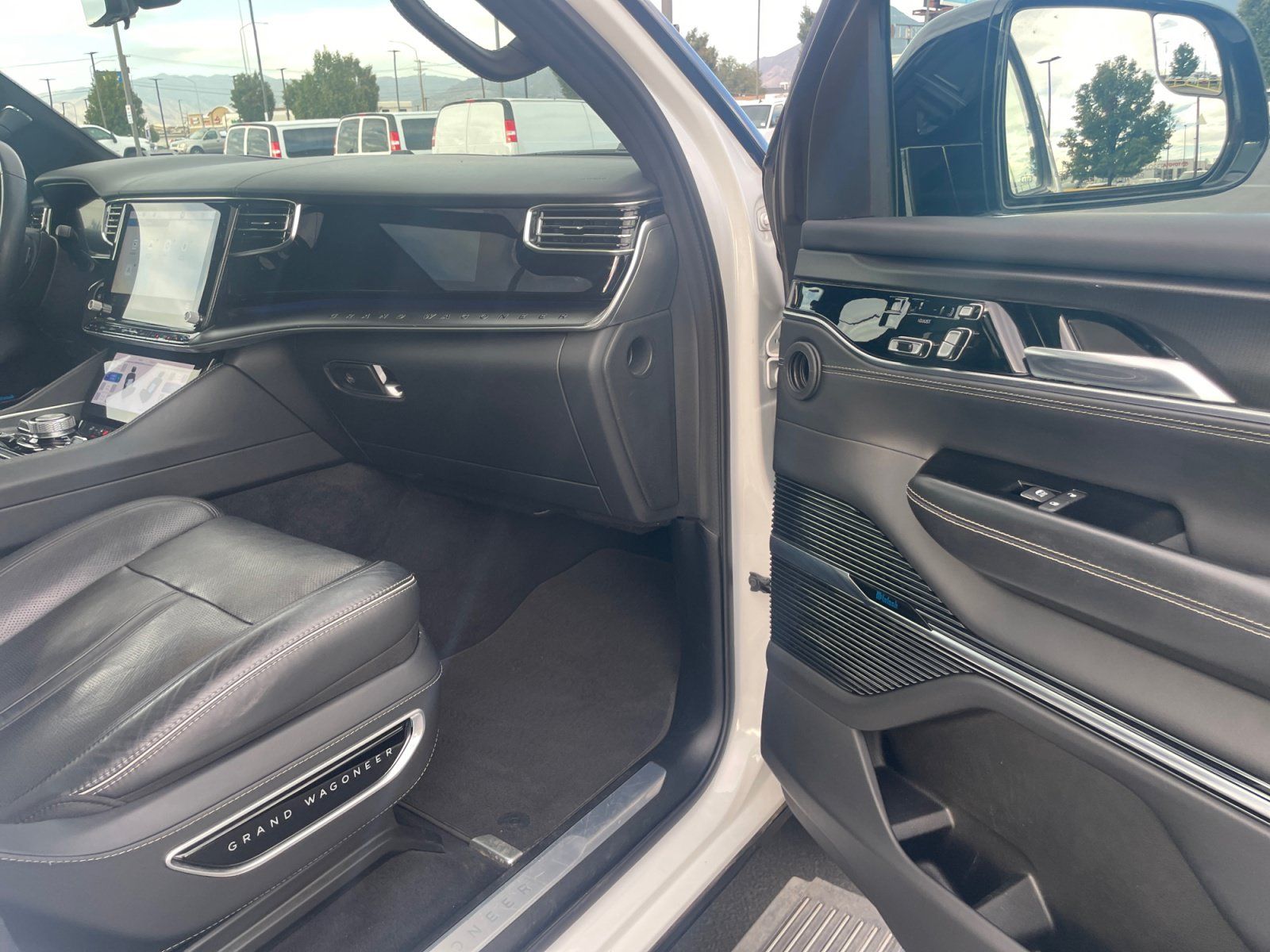 Used 2024 Jeep Grand Wagoneer L Series II w/ Quick Order Packagew 28T AWD/4WD image 31
