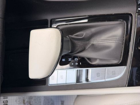 Used 2025 Hyundai Elantra Limited FWD image 25