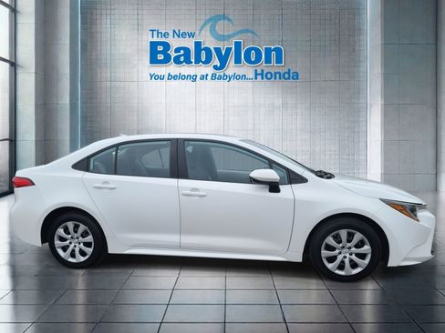 Used 2023 Toyota Corolla LE image 5