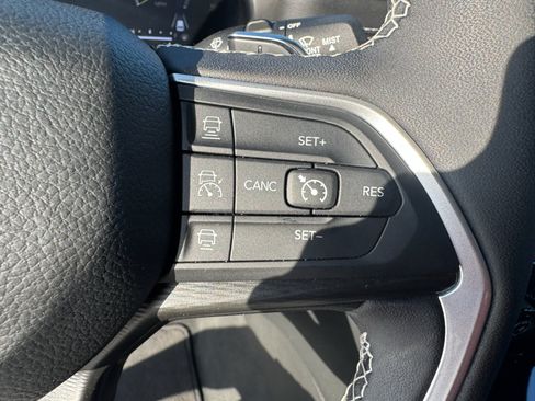 Used 2024 Jeep Grand Cherokee Altitude RWD image 13