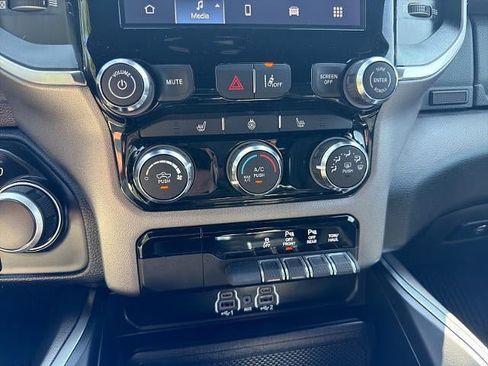 Used 2025 RAM 1500 Big Horn AWD/4WD image 32