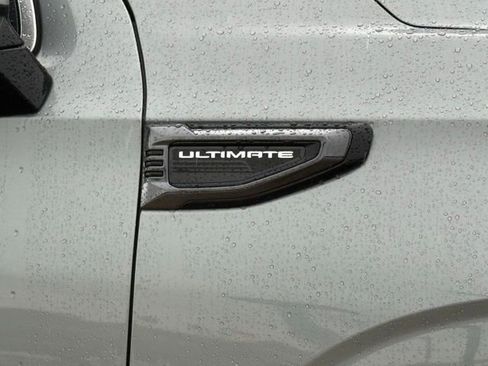 Used 2025 GMC Yukon Denali Ultimate AWD/4WD image 10