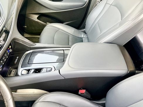 Used 2022 Buick Enclave Premium image 23