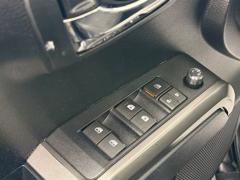 Used 2017 Toyota Tacoma TRD Off-Road AWD/4WD image 18