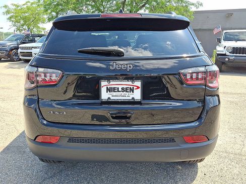 Used 2024 Jeep Compass Latitude w/ Convenience Group AWD/4WD image 29