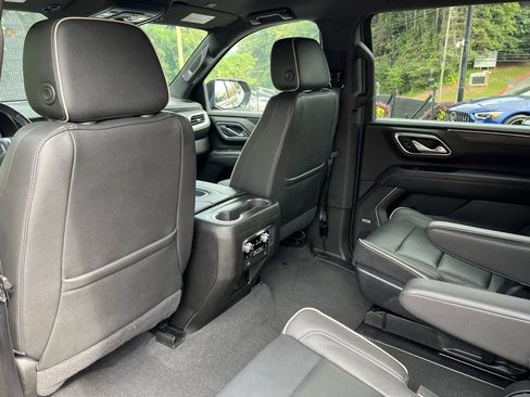 Used 2022 GMC Yukon XL SLT w/ SLT Luxury Package image 27