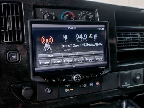 Used 2023 Chevrolet Express 2500 image 59