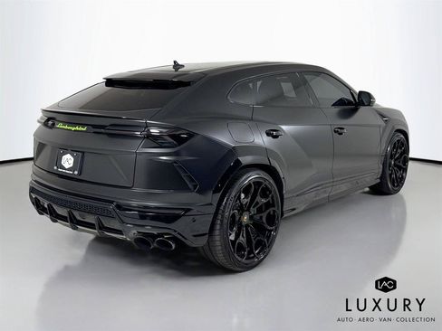 Used 2022 Lamborghini Urus AWD/4WD image 6