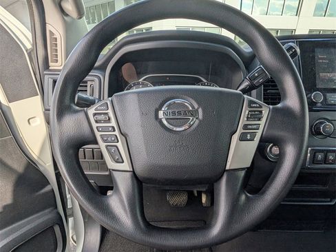 Used 2022 Nissan Titan SV image 10