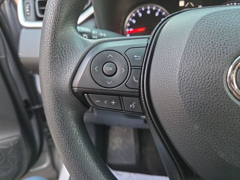 Used 2020 Toyota RAV4 LE image 18