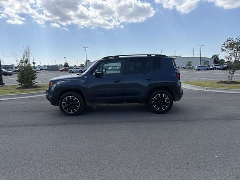 Used 2023 Jeep Renegade Trailhawk AWD/4WD image 2