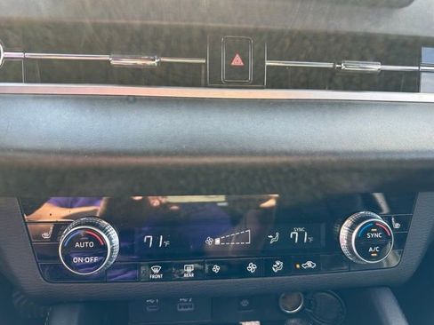 Used 2024 Mitsubishi Outlander SE image 16