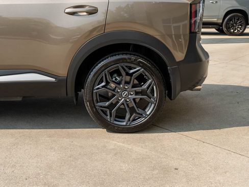 Used 2025 Nissan Kicks SR w/ SR Premium Package AWD/4WD image 32