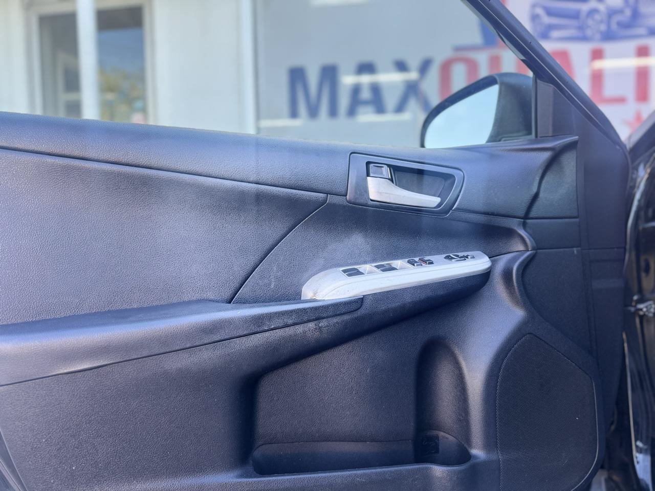 Used 2012 Toyota Camry SE FWD image 37