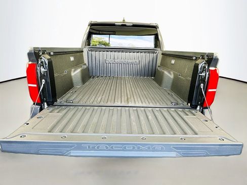 Certified 2025 Toyota Tacoma SR5 AWD/4WD image 24