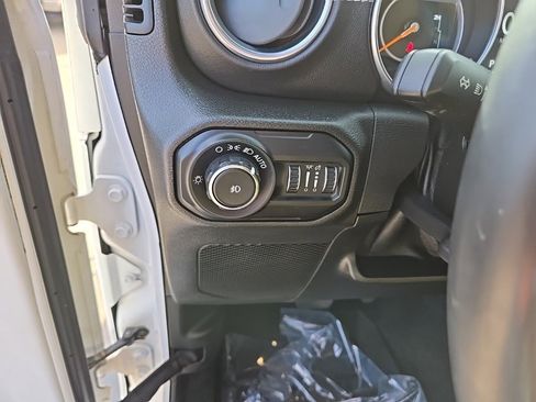 Used 2018 Jeep Wrangler Unlimited Sahara image 19