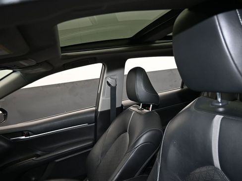 Used 2021 Toyota Camry XSE image 11