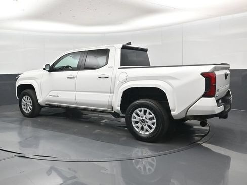 Used 2025 Toyota Tacoma SR5 AWD/4WD image 36