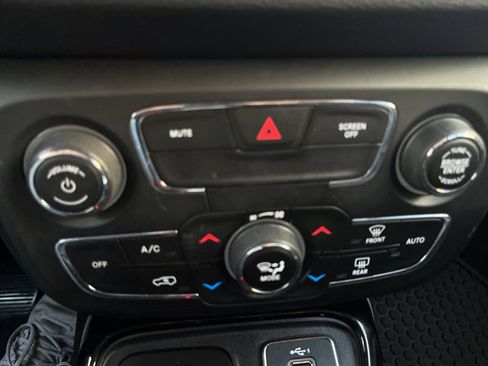 Used 2020 Jeep Compass Latitude image 15