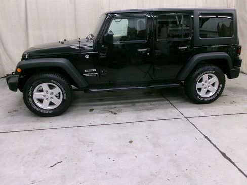 Used 2017 Jeep Wrangler Unlimited Sport w/ Quick Order Package 24S AWD/4WD image 5