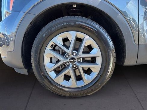 Used 2024 Kia Telluride LX AWD/4WD image 9