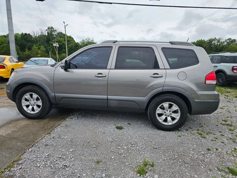 Used 2009 Kia Borrego LX w/ Convenience Pkg AWD/4WD image 16