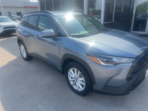 Used 2023 Toyota Corolla Cross LE FWD image 4