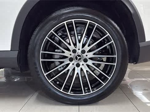 Certified 2025 Mercedes-Benz GLC 300 4MATIC image 11