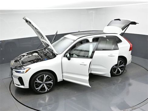 Used 2022 Volvo XC60 B6 R-Design w/ Advanced Package image 52