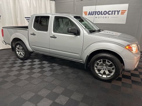 Used 2021 Nissan Frontier SV image 2