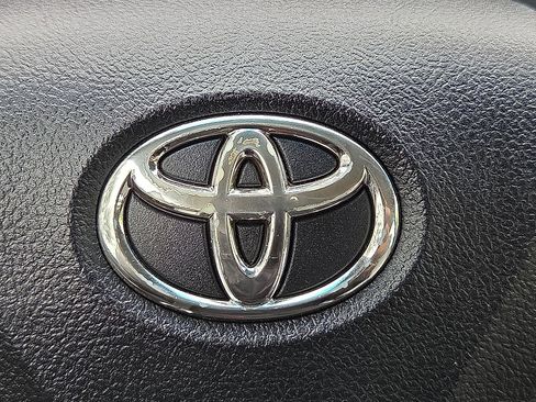 Used 2015 Toyota Camry SE FWD image 22