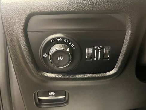 Used 2022 Jeep Grand Cherokee Overland image 16