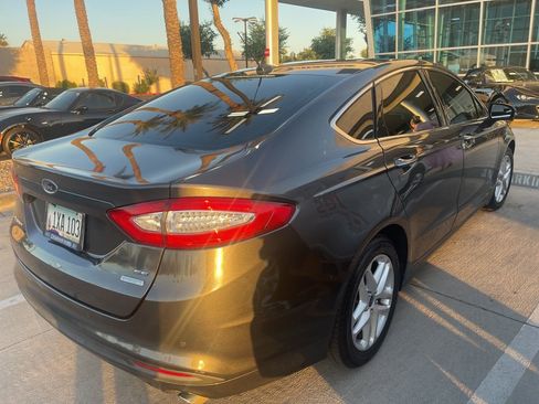 Used 2016 Ford Fusion SE w/ Equipment Group 202A FWD image 4