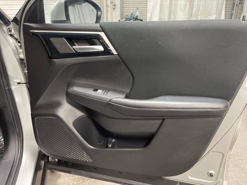 Used 2024 Mitsubishi Outlander ES FWD image 8