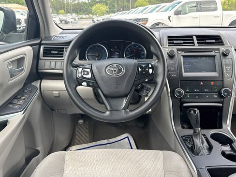 Used 2017 Toyota Camry LE FWD image 14