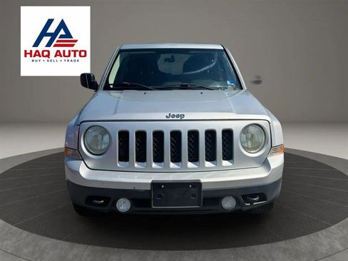 Used 2011 Jeep Patriot Latitude AWD/4WD image 2