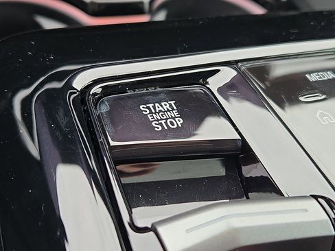 Used 2024 BMW 540i xDrive image 25