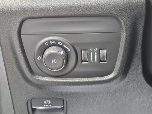 New 2025 Jeep Grand Cherokee Overland AWD/4WD image 15