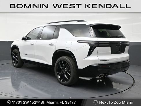 Used 2025 Chevrolet Traverse RS image 3