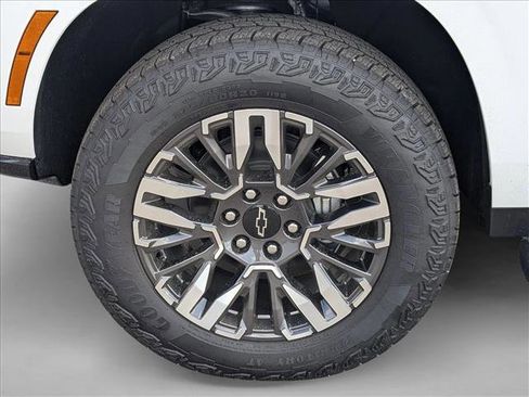 New 2026 Chevrolet Suburban Z71 w/ Z71 Off-Road Package image 9