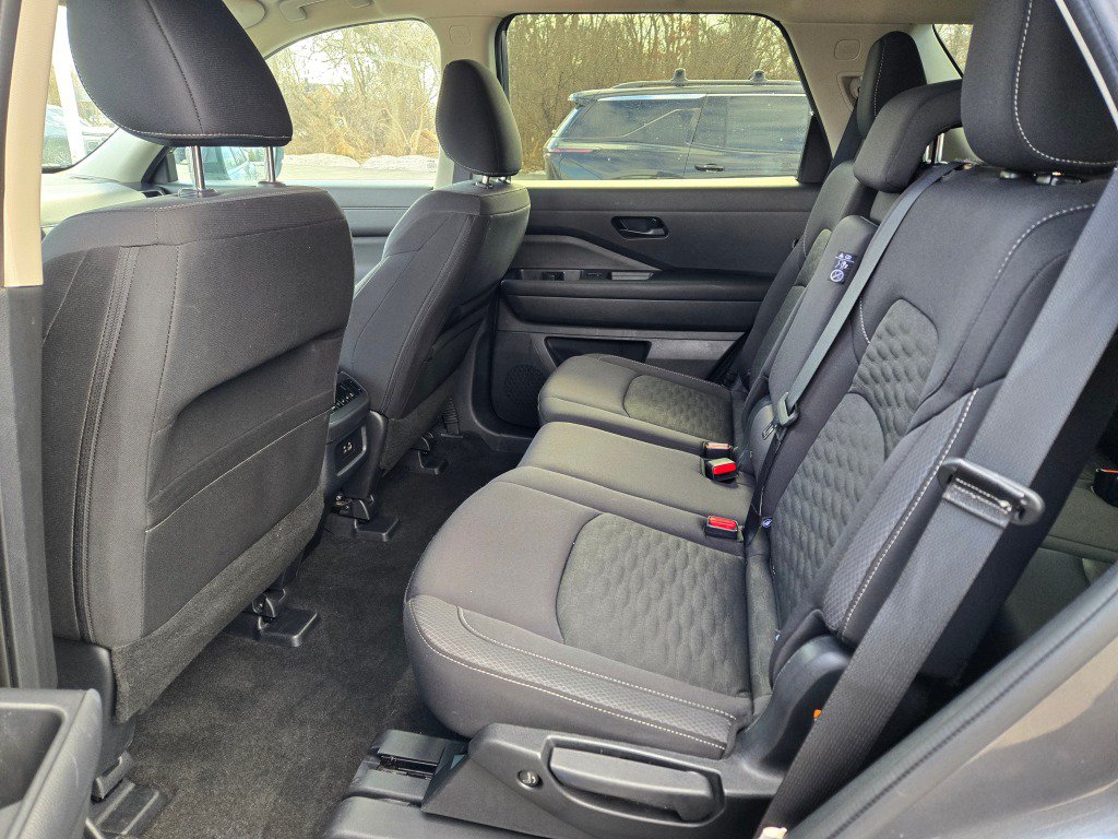 Used 2025 Nissan Pathfinder SV AWD/4WD image 19