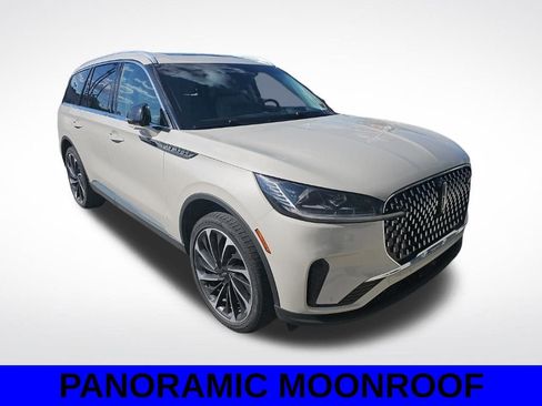 Used 2025 Lincoln Aviator Reserve w/ Illumination Package AWD/4WD image 3
