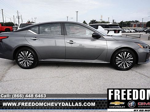 Used 2024 Nissan Altima 2.5 SV FWD image 40