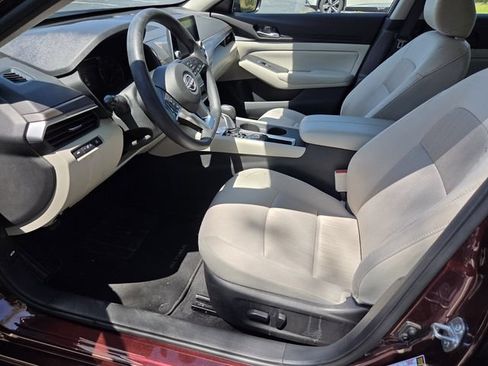 Certified 2025 Nissan Altima 2.5 SV FWD image 5